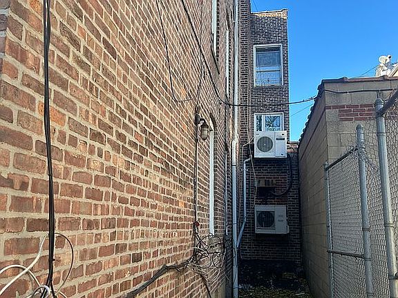 4th image of 382 Avenue I