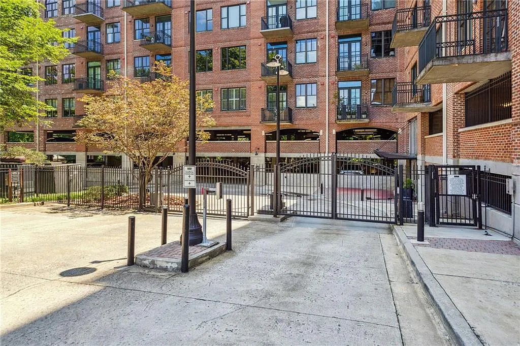 2 bed, 2.0 bath, 1275 sqft, $3,250 — Photo 2