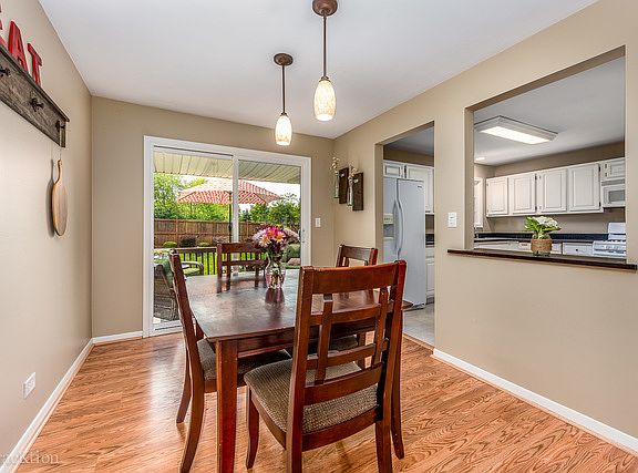 3rd image of 174 Cambridge Ln