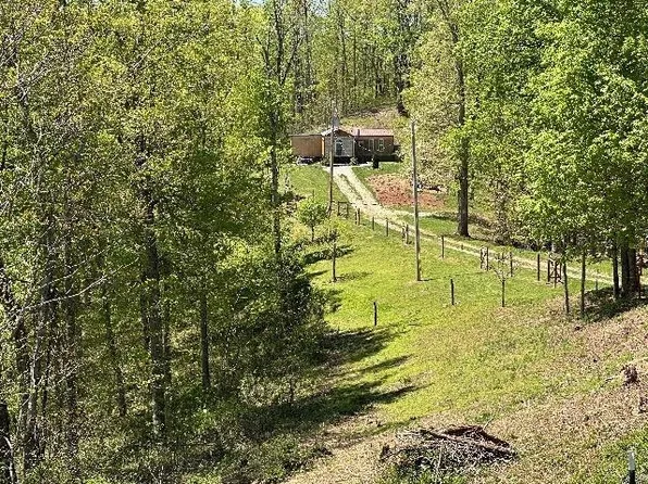 8123 Fairview Ridge Rd, Lesage, WV 25537