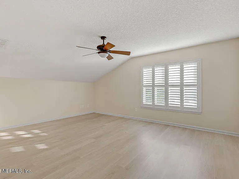 813 W American Eagle Dr — Photo 24