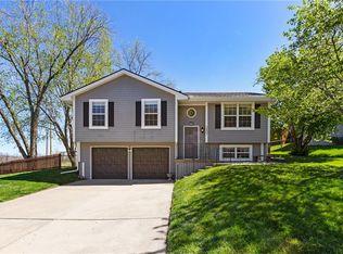 2407 Little Blue Ct, Liberty, MO 64068