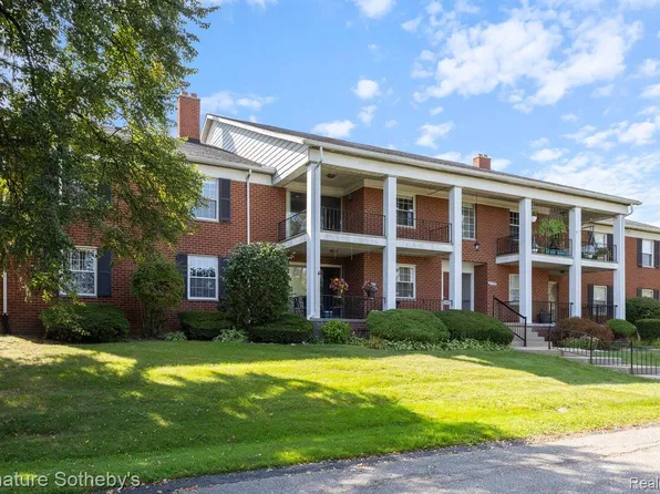 27671 W Echo Vall, Farmington Hills, MI 48334
