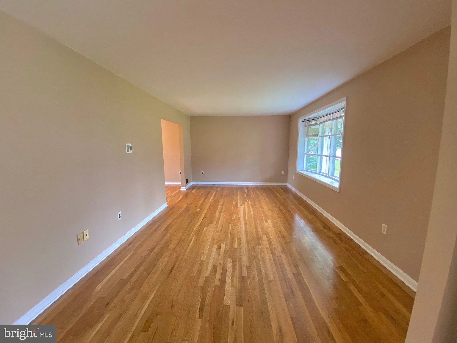 4 bed, 2.5 bath, 2420 sqft, $3,385 — Photo 4
