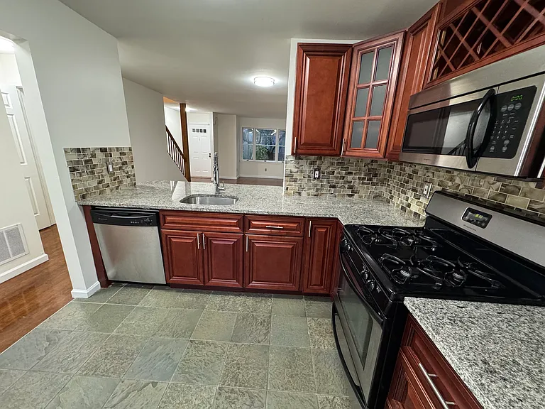 230 Washington Ave — Photo 6