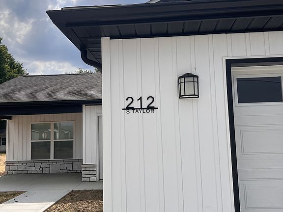 5th image of 212 S Taylor St