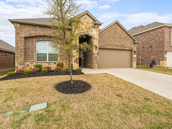 3rd image of 2104 Lake Cliff Dr