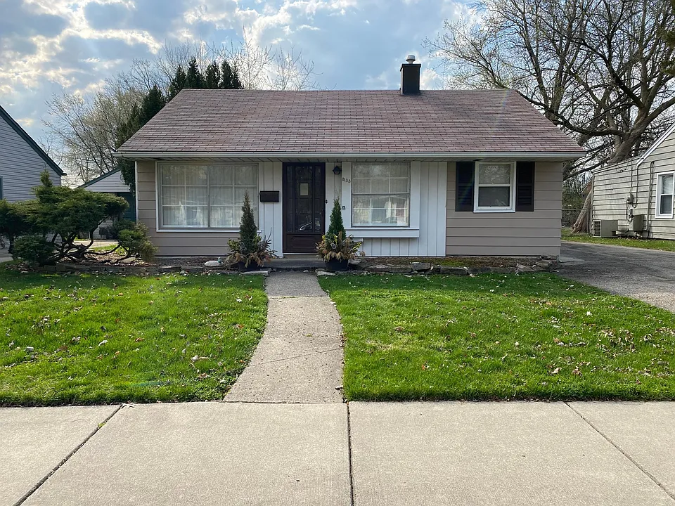 3133 Warick Rd