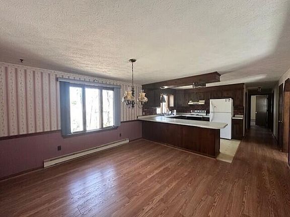 4th image of 453 Pool Street