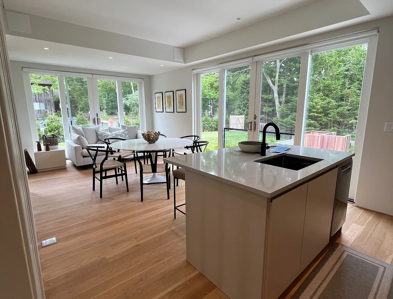Modern Beach Cottage in Sag Harbor Village — Photo 2