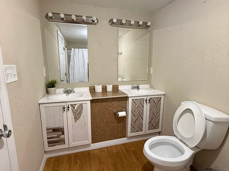 1322 E Memorial Blvd #1 — Photo 3