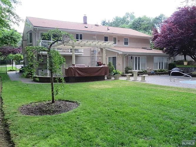363 Kenwood St photo 1
