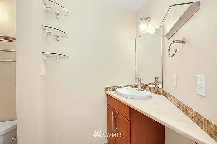 231 Belmont Ave E #401 — Photo 11