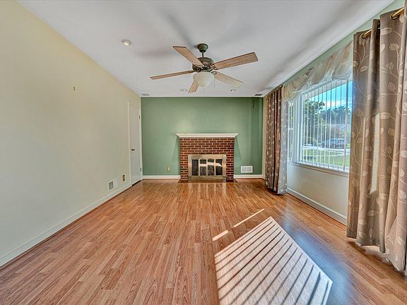 3rd image of 110 Wentworth Ave NE