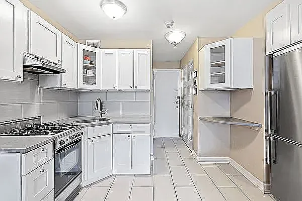 311 E 75th St #5G — Photo 2