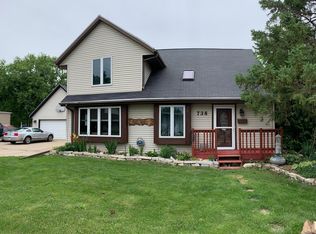 738 9th Ave, Union Grove, WI 53182