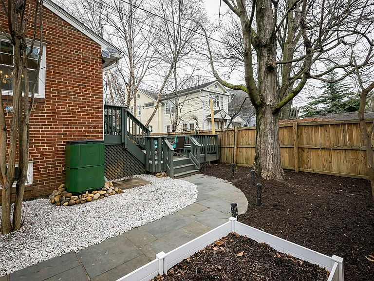 407 Russell Rd — Photo 57