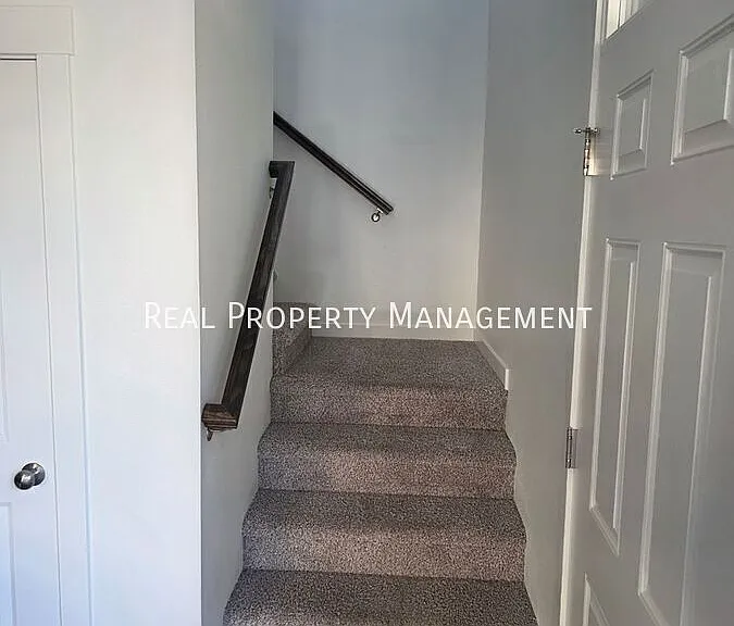 4388 NE 110th Ave — Photo 11