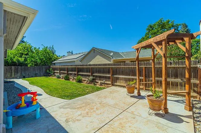 273 W Kelly Ave — Photo 22