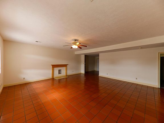 3rd image of 3712 Kerry Cir
