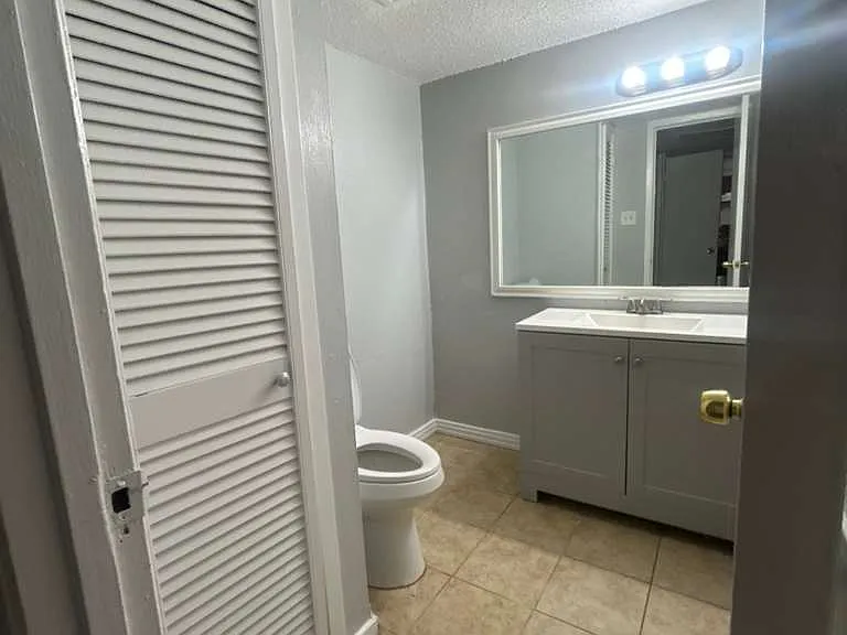 2408 Hollandale Cir #B — Photo 8