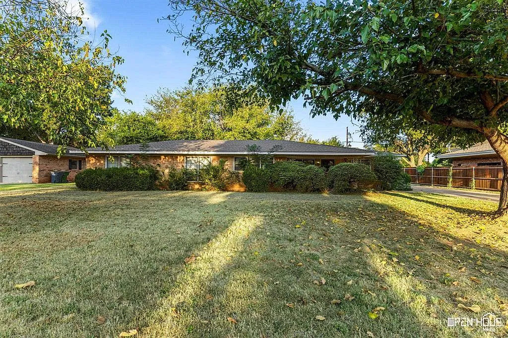 20 Sarasue Ln — Photo 1