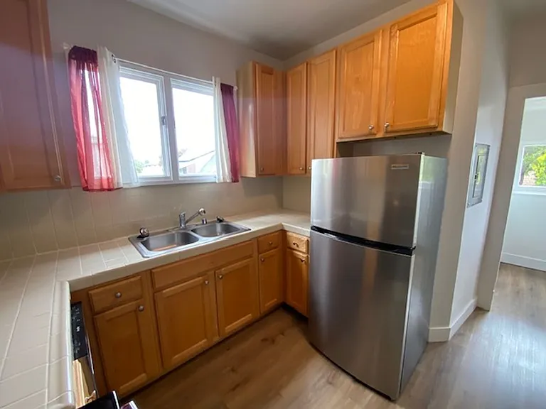 542 Pine Ave — Photo 6