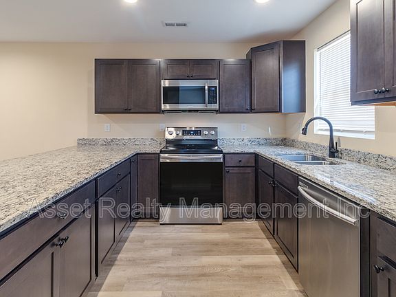 3rd image of 933 Warrior Hill Dr #1