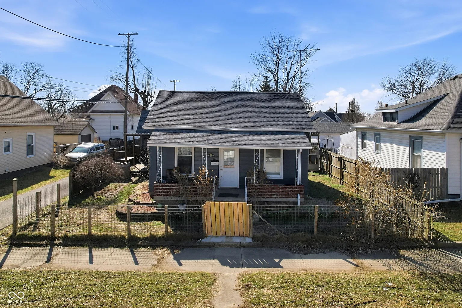 323 E Franklin St photo 1