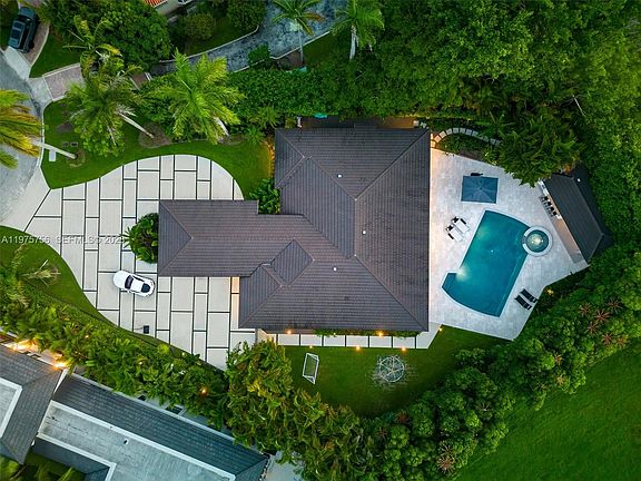 2nd image of 4800 Bay Point Rd