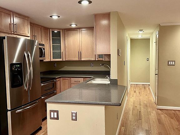 2nd image of 470 W Ct