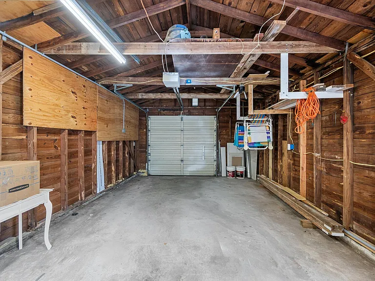 611 N Palmway — Photo 24