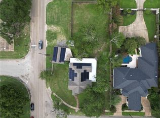 318 N Madison St, Madisonville, TX 77864