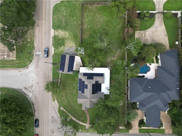 318 N Madison St, Madisonville, TX 77864