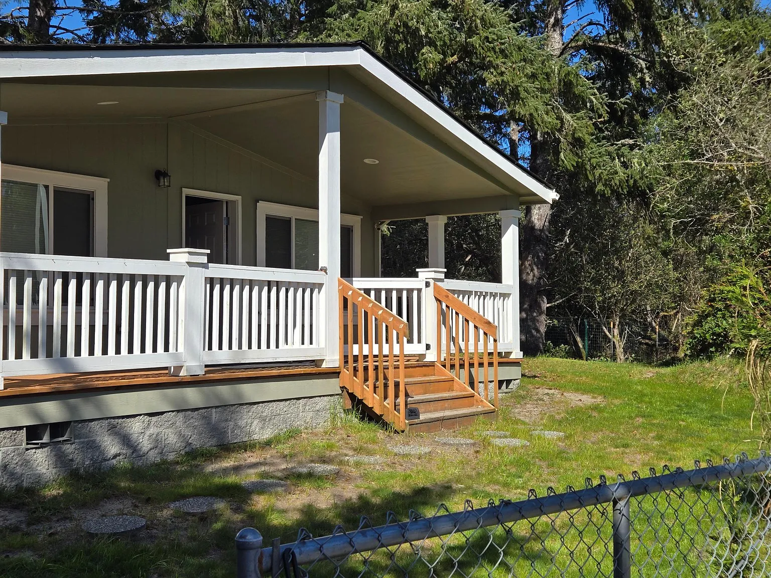 3 bed, 1396 sqft, $2,025 — Photo 2