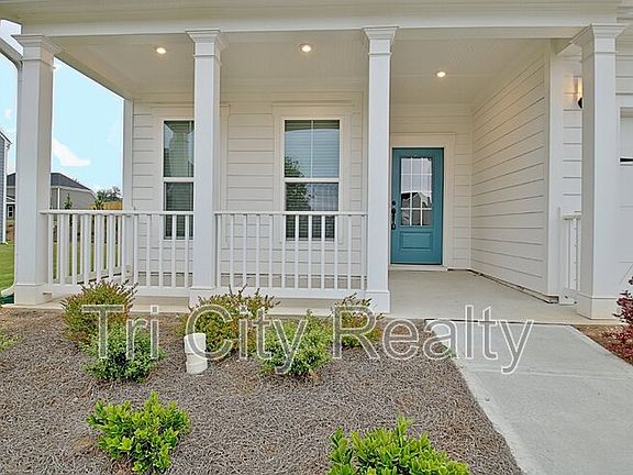4th image of 504 Albertson Ave