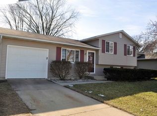 3015 Colonial Dr, Mishawaka, IN 46544