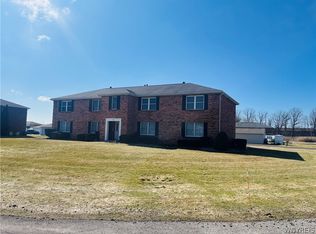 6868 Nickis Ln, Niagara Falls, NY 14304