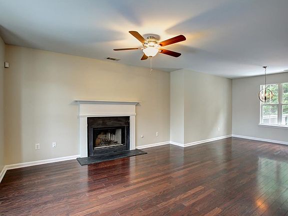 3rd image of 4922 Lake Park Ln