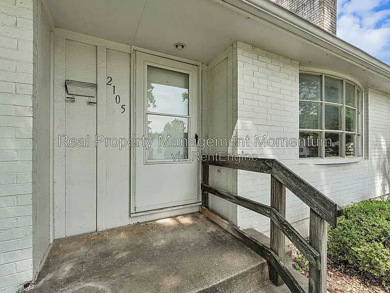 2105 S Barcliff Ave — Photo 3