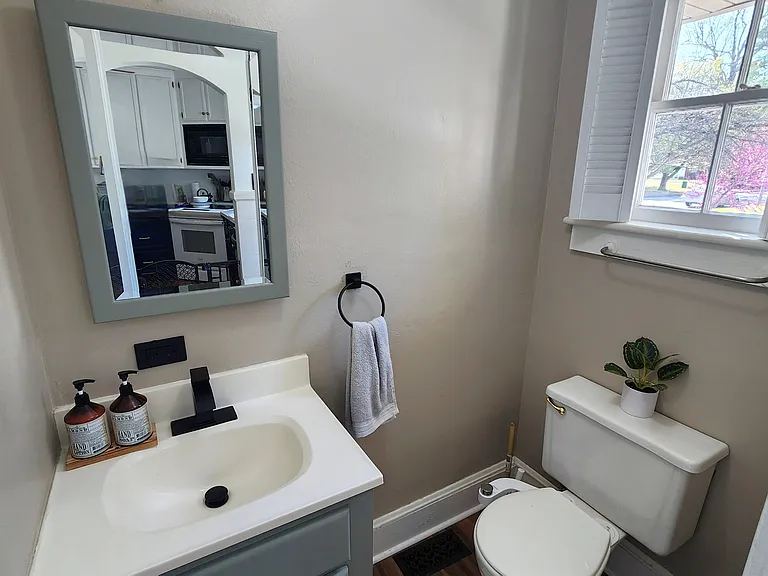 300 Russell St — Photo 17