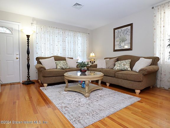 3rd image of 608 Ramona Ave