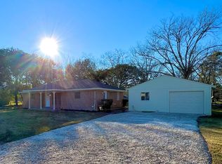7002 Smith Dr, Hitchcock, TX 77563