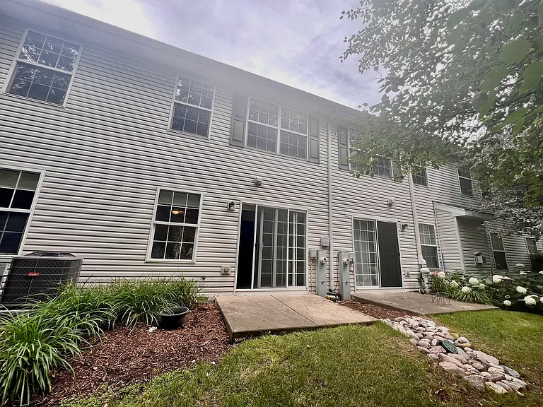 2407 Stoughton Cir #2407 — Photo 20