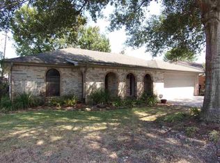 2510 Nottingham Ln, Groves, TX 77619