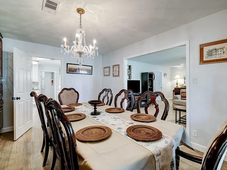 2824 E Palm Cir — Photo 10