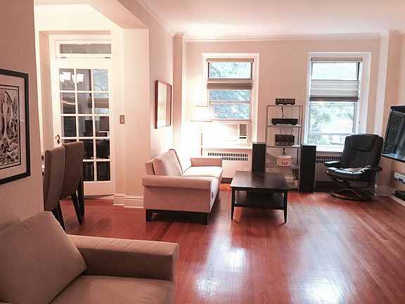 Living room 13' x 22'