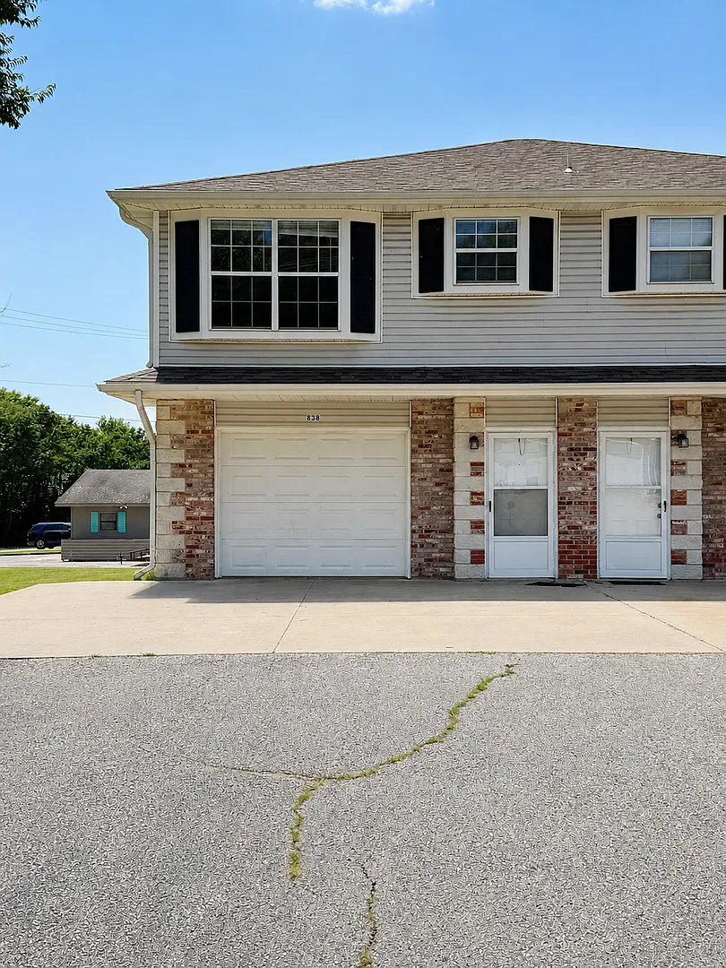 2 Bed | 2 Bath | 1-Car Garage | South Joplin $1000 — Photo 1
