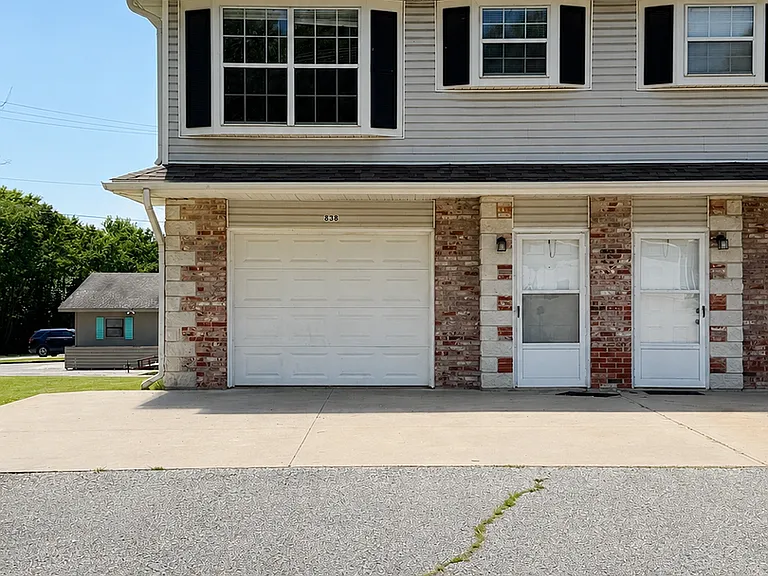 838 S Patterson Ave — Photo 1