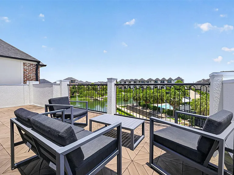 2703 Kinsley Oaks Dr — Photo 2